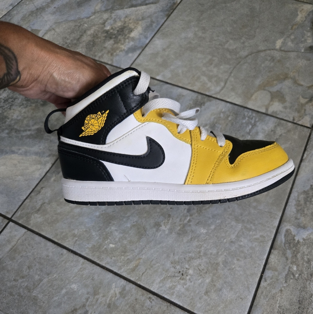 Boys Nike Jordan Mid 1